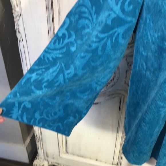 R. Q. T. Vintage Look Embossed Turquoise Lightweight Corduroy Cropped Jacket - Picture 6 of 13